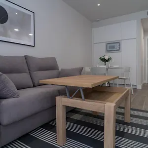 Aac - Luminoso Y Nuevo, A 1,3km Del Centro De Apartamento